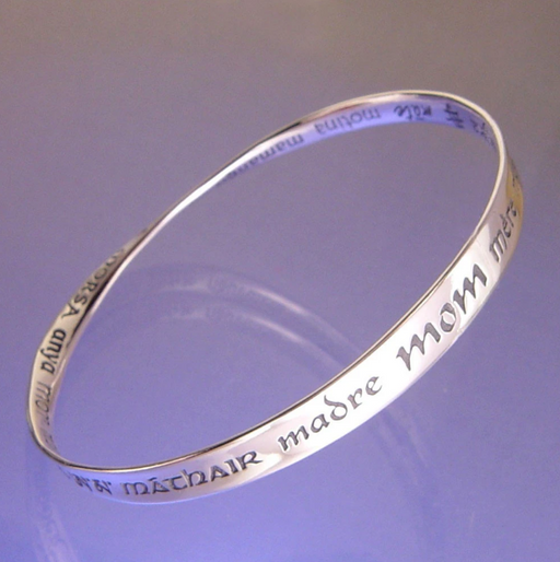 Mom In Thirty Two Languages Bracelet